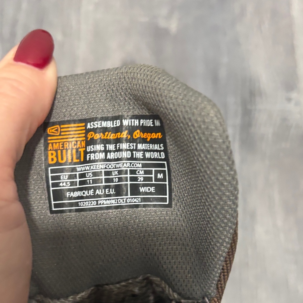 Keen Men's Dark Brown Hiking Boots - Picture 3 of 4